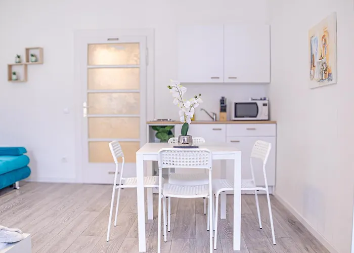 Cozy Near Wiener Stadthalle *
