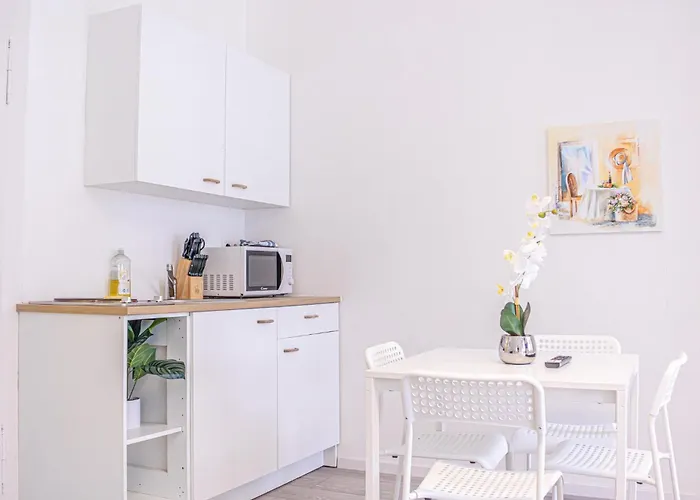 Cozy Near Wiener Stadthalle Apartment *